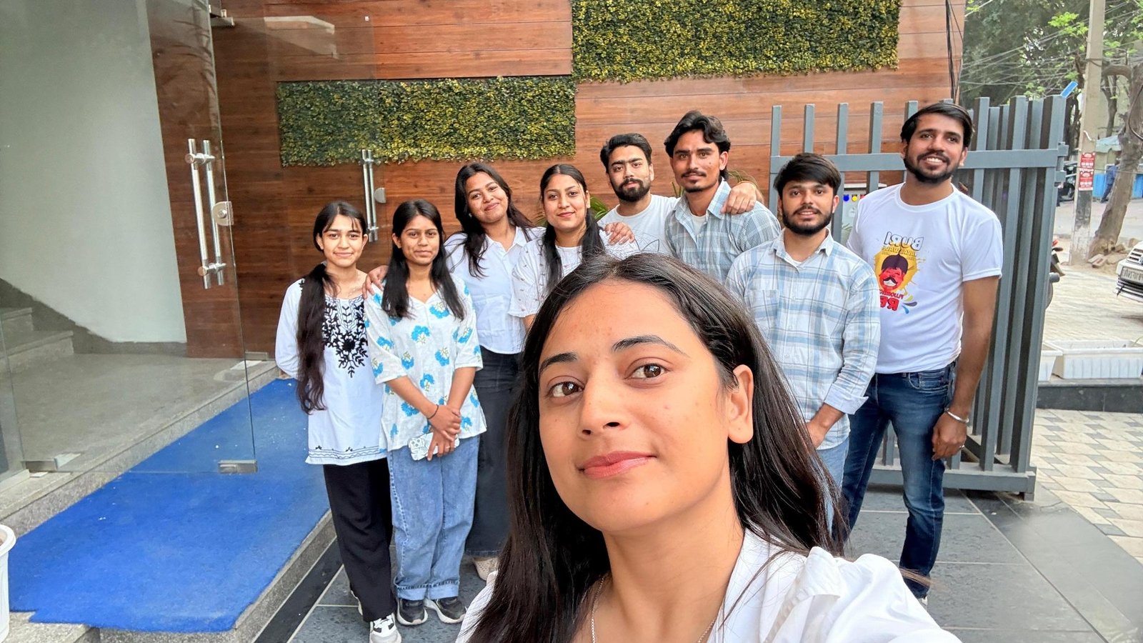 Image gallery marquee